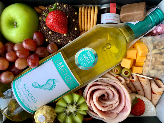 Medium Grazing Box with 750 ml. Alcoholic Drink